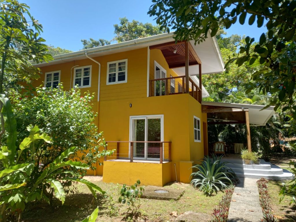 Three-bedroom home for sale near the surf at Playa Bluff, Isla Colón, Bocas del Toro — photo 3