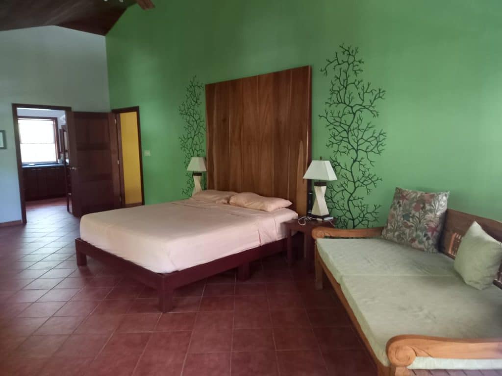Three-bedroom home for sale near the surf at Playa Bluff, Isla Colón, Bocas del Toro — photo 4