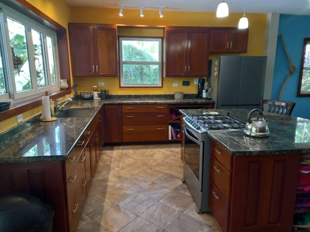 Three-bedroom home for sale near the surf at Playa Bluff, Isla Colón, Bocas del Toro — photo 8