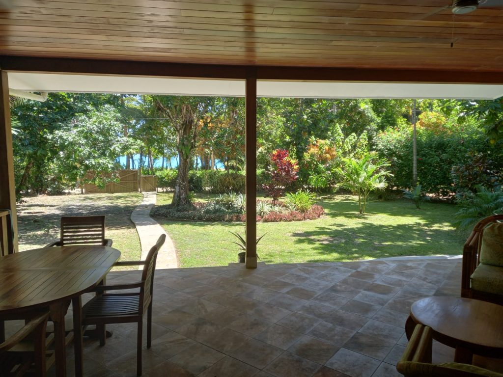 Three-bedroom home for sale near the surf at Playa Bluff, Isla Colón, Bocas del Toro — photo 9