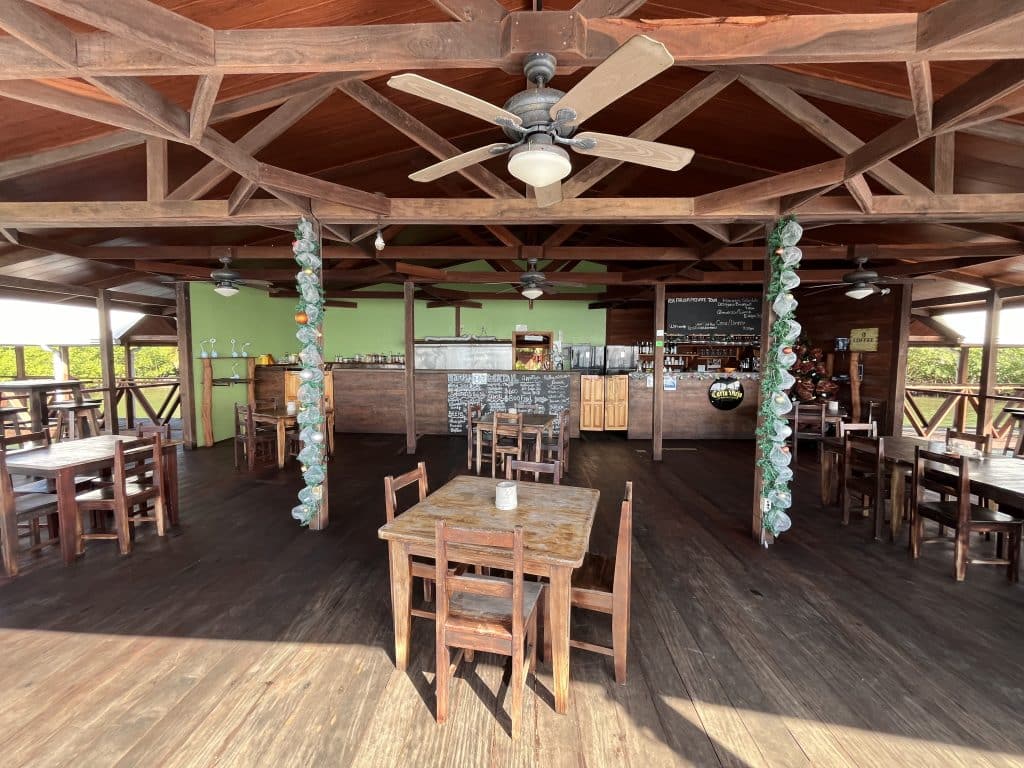 Overwater resort with seven suites for sale on Isla Solarte, Bocas del Toro — photo 12