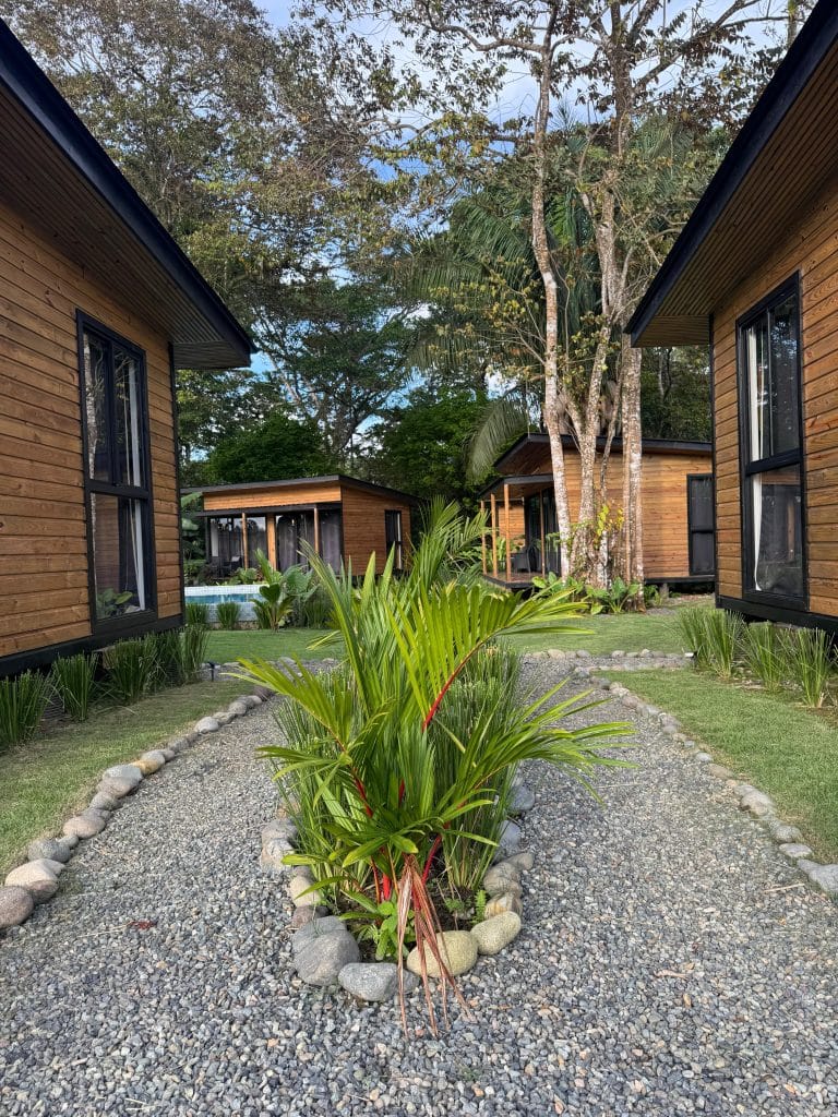 Five-bungalow income property with pool for sale in Big Creek, Bocas del Toro — photo 3