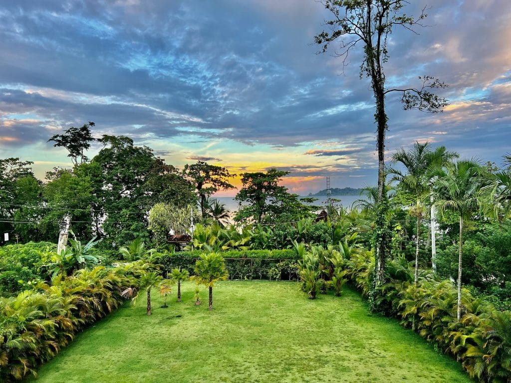 Luxury ocean-view home for sale at Paunch Beach, Isla Colón, Bocas del Toro — photo 2